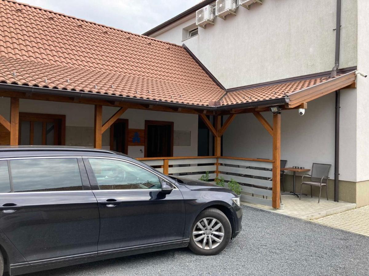Toronyi Vendeghaz Hotel Exterior foto