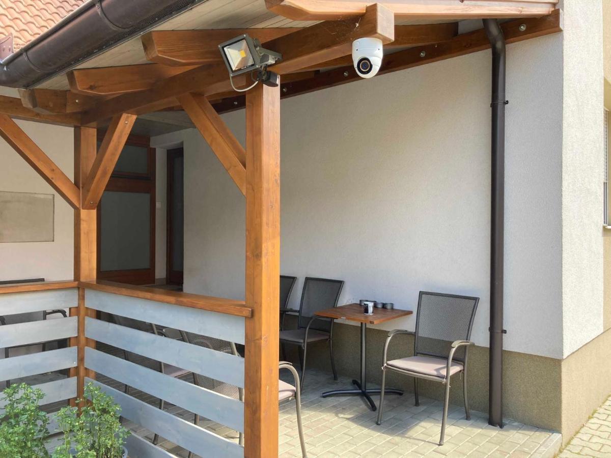 Toronyi Vendeghaz Hotel Exterior foto